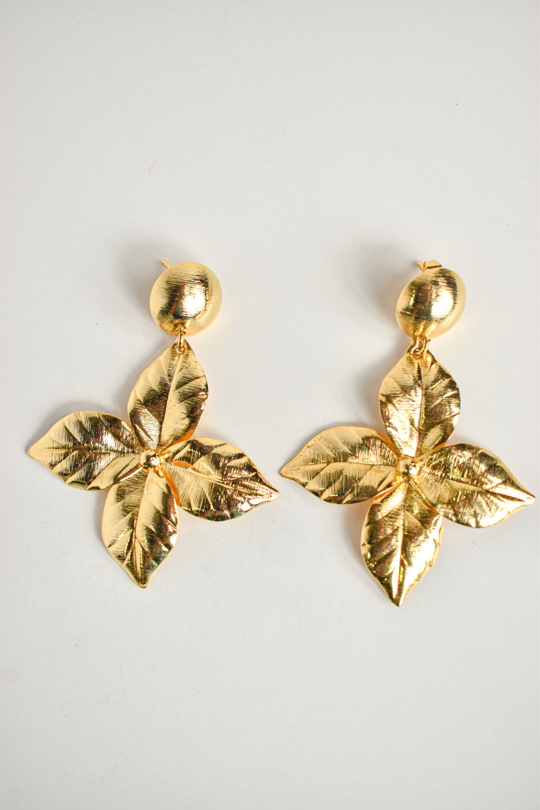 Aretes Flor cuatro pétalos
