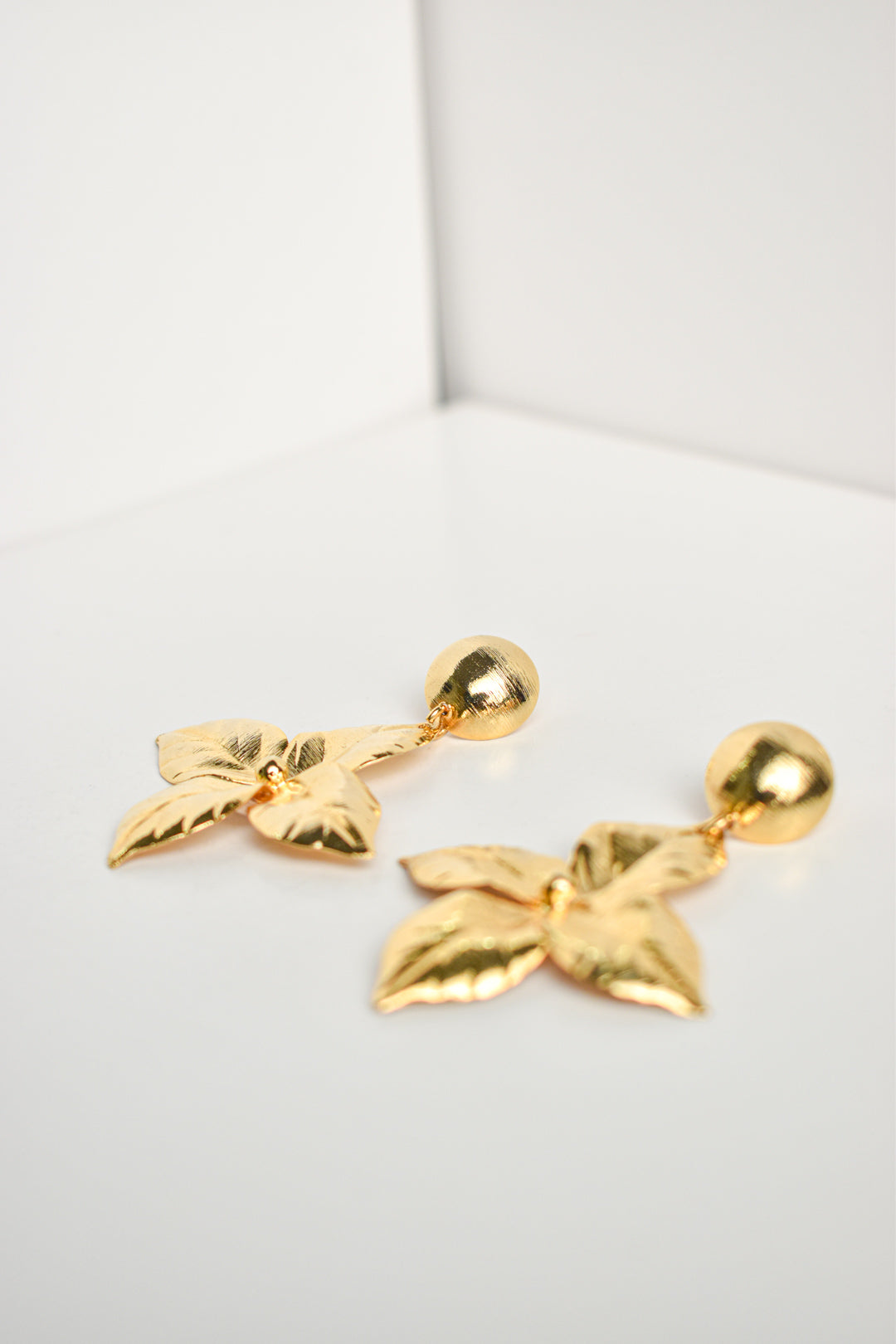 Aretes Flor cuatro pétalos