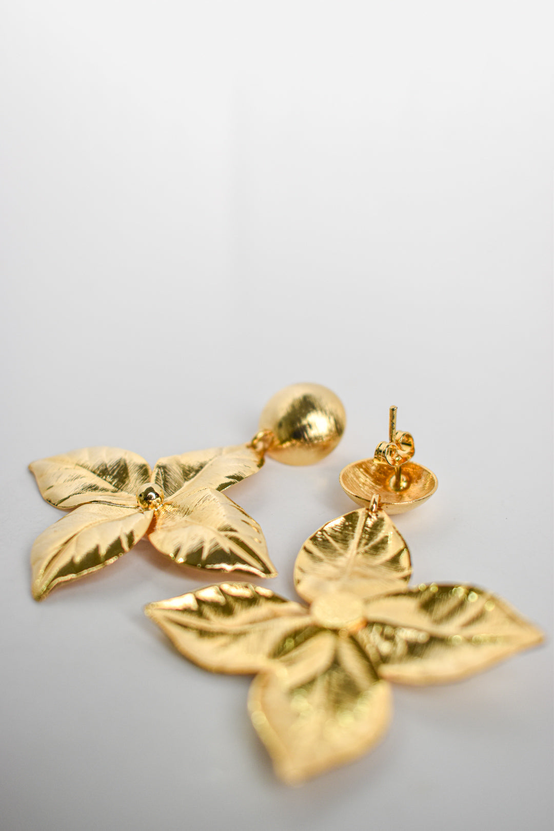 Aretes Flor cuatro pétalos